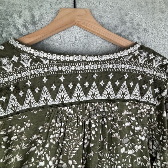 Lucky Brand Top Women 1X Olive Green Floral Embroidered Tassels Split V-Neck - Picture 10 of 16